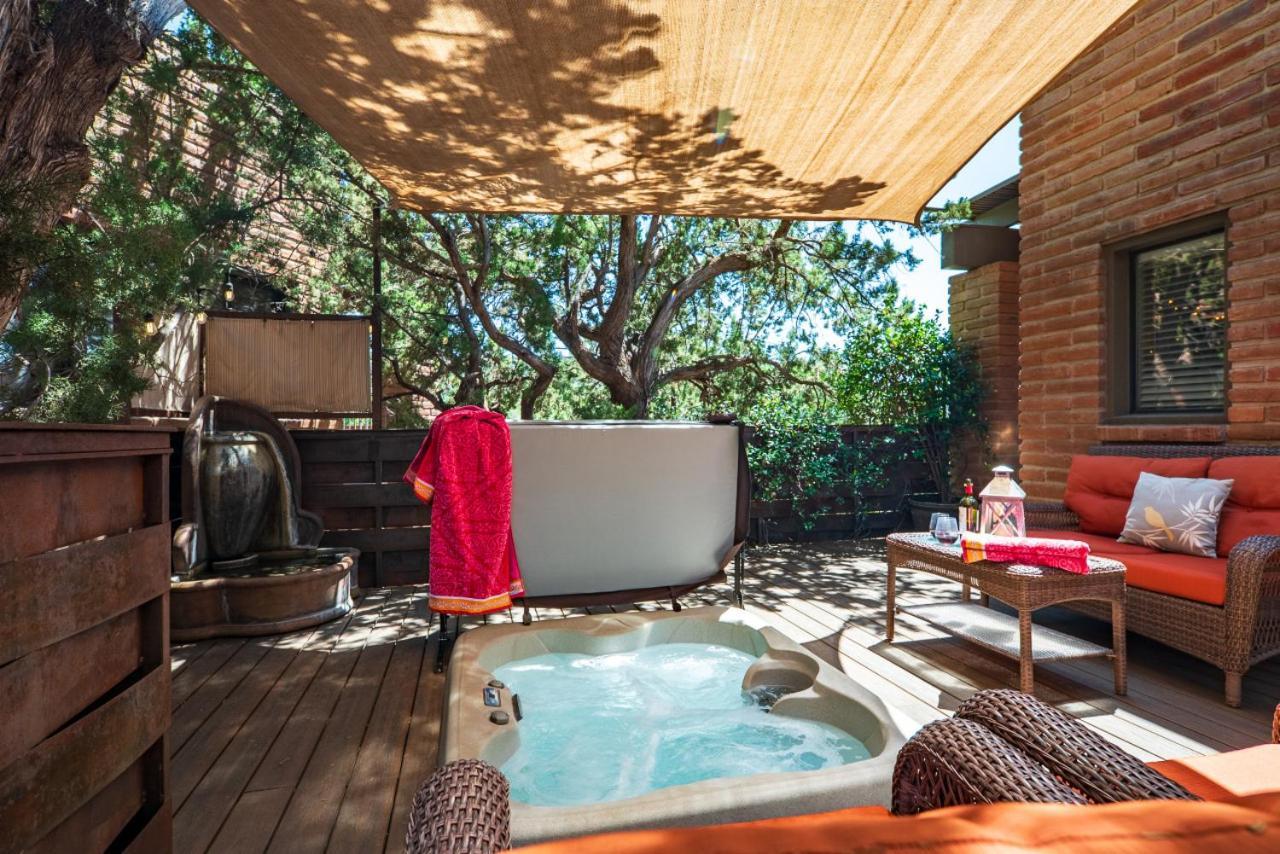 Honeysuckle Villa- Romantic Getaway Holiday home *